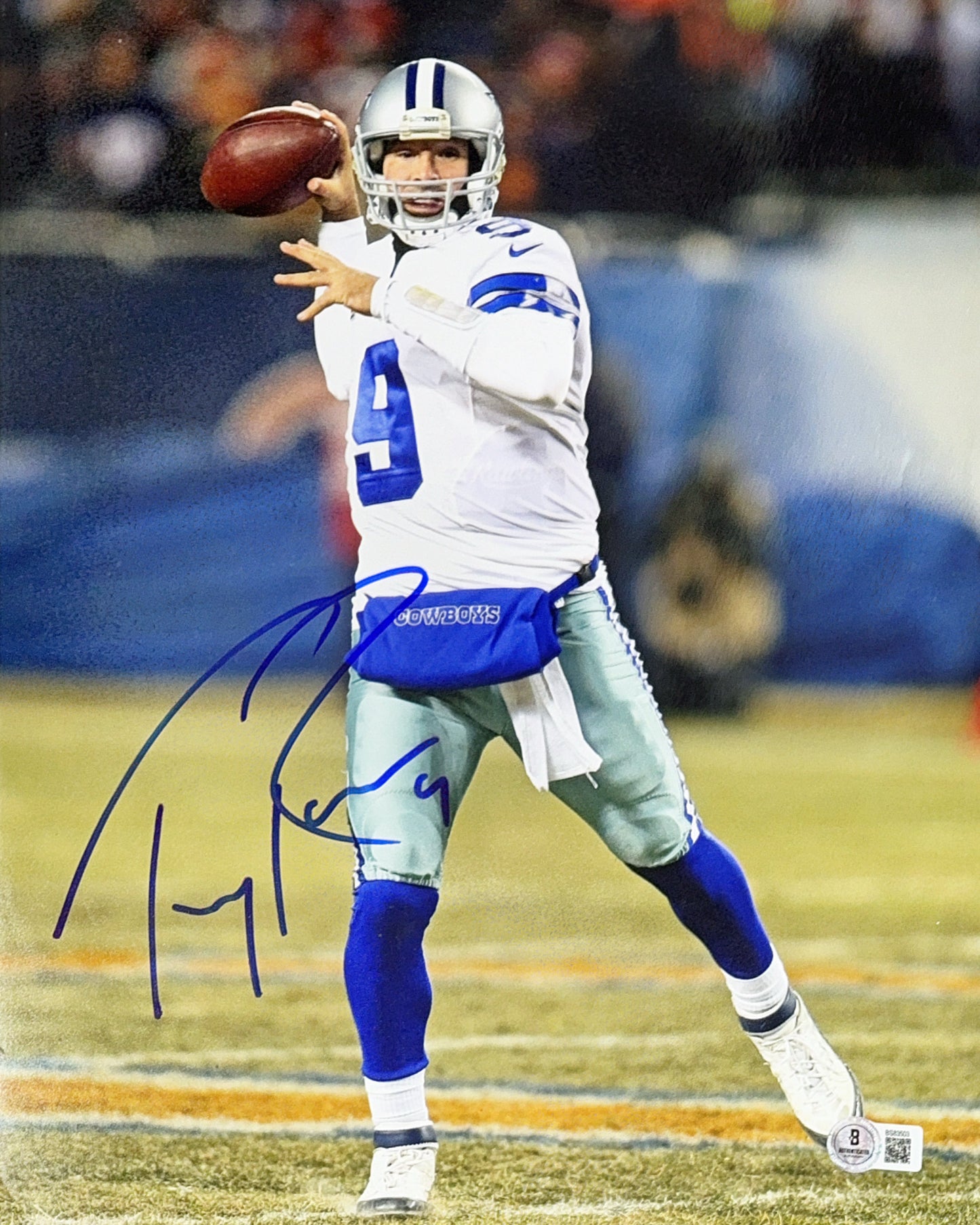 Tony Romo Autographed Dallas Cowboys Throwing 11x14 Beckett