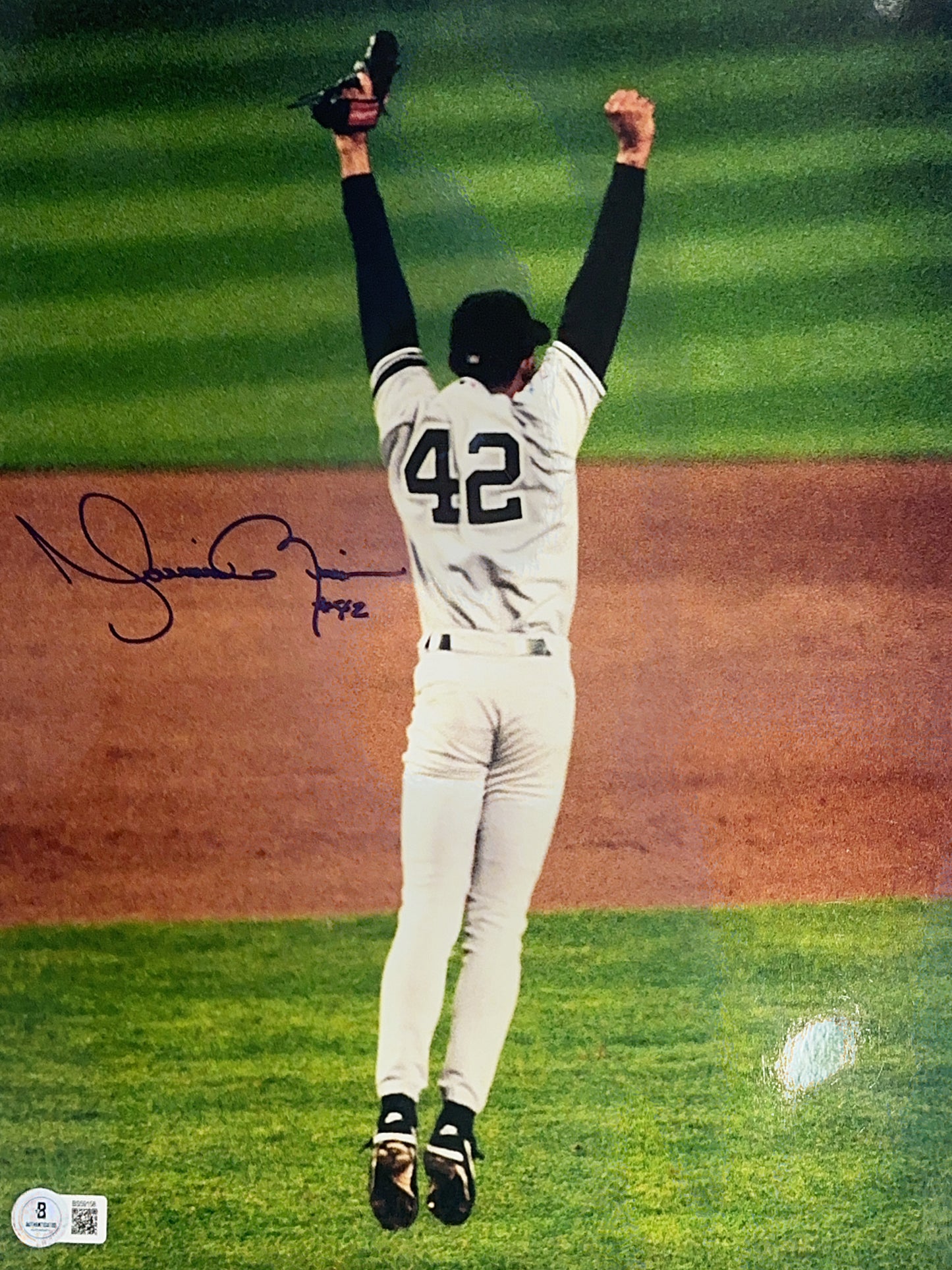 Mariano Rivera Autographed New York Yankees Jump Arms Up 11x14 Photo Signed Beckett BAS COA