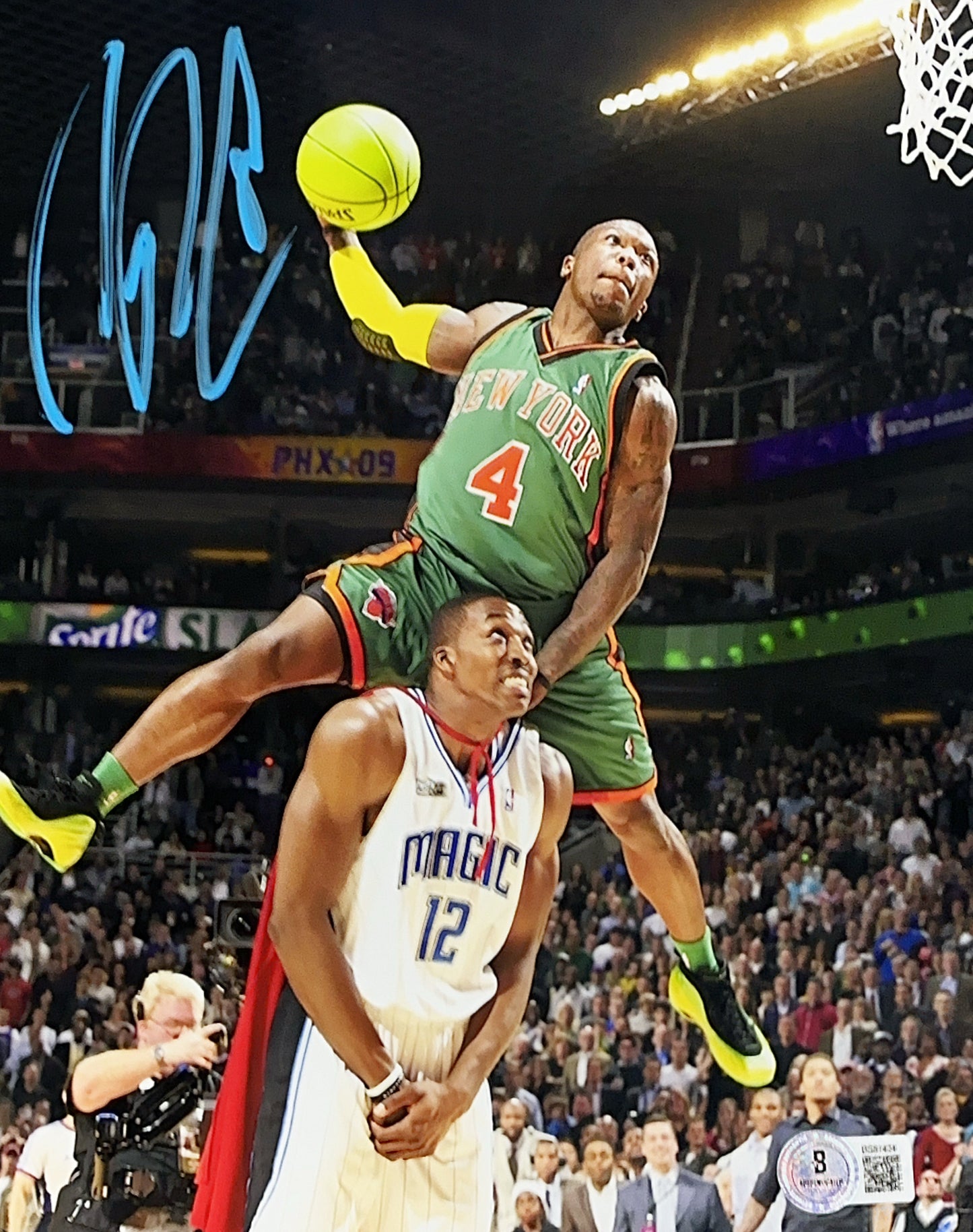 Nate Robinson Autographed New York Knicks Green Jersey Dunk Over Dwight Howard Blue Ink 8x10 Beckett