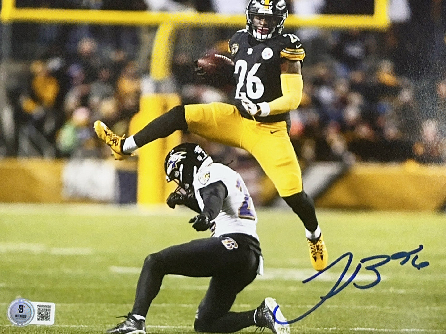 Leveon Bell Autographed Pittsburg Steelers Black Jersey Hurdle 8x10 Beckett