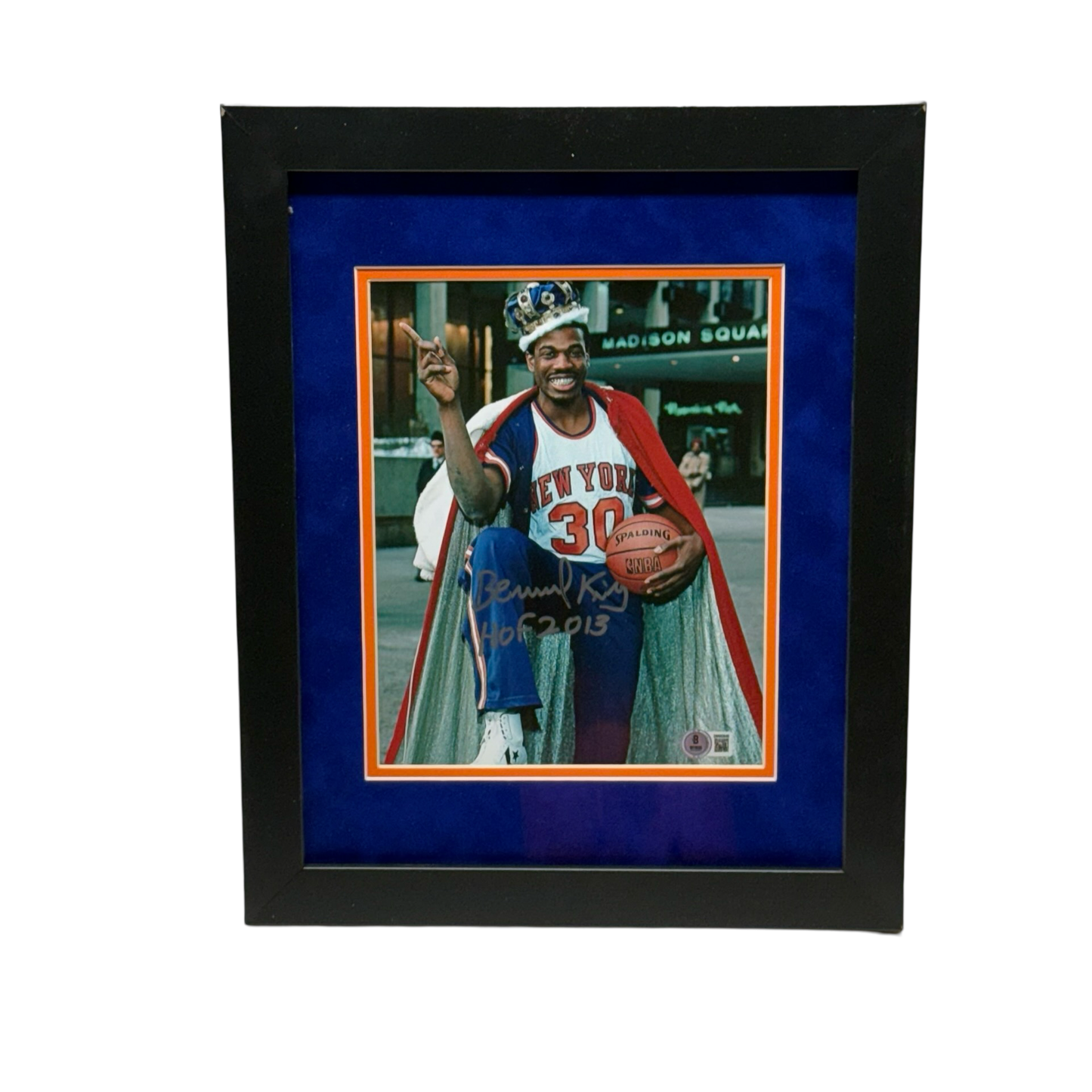 Bernard King Autographed New York Knicks Pointing Up 8x10 Beckett - Framed