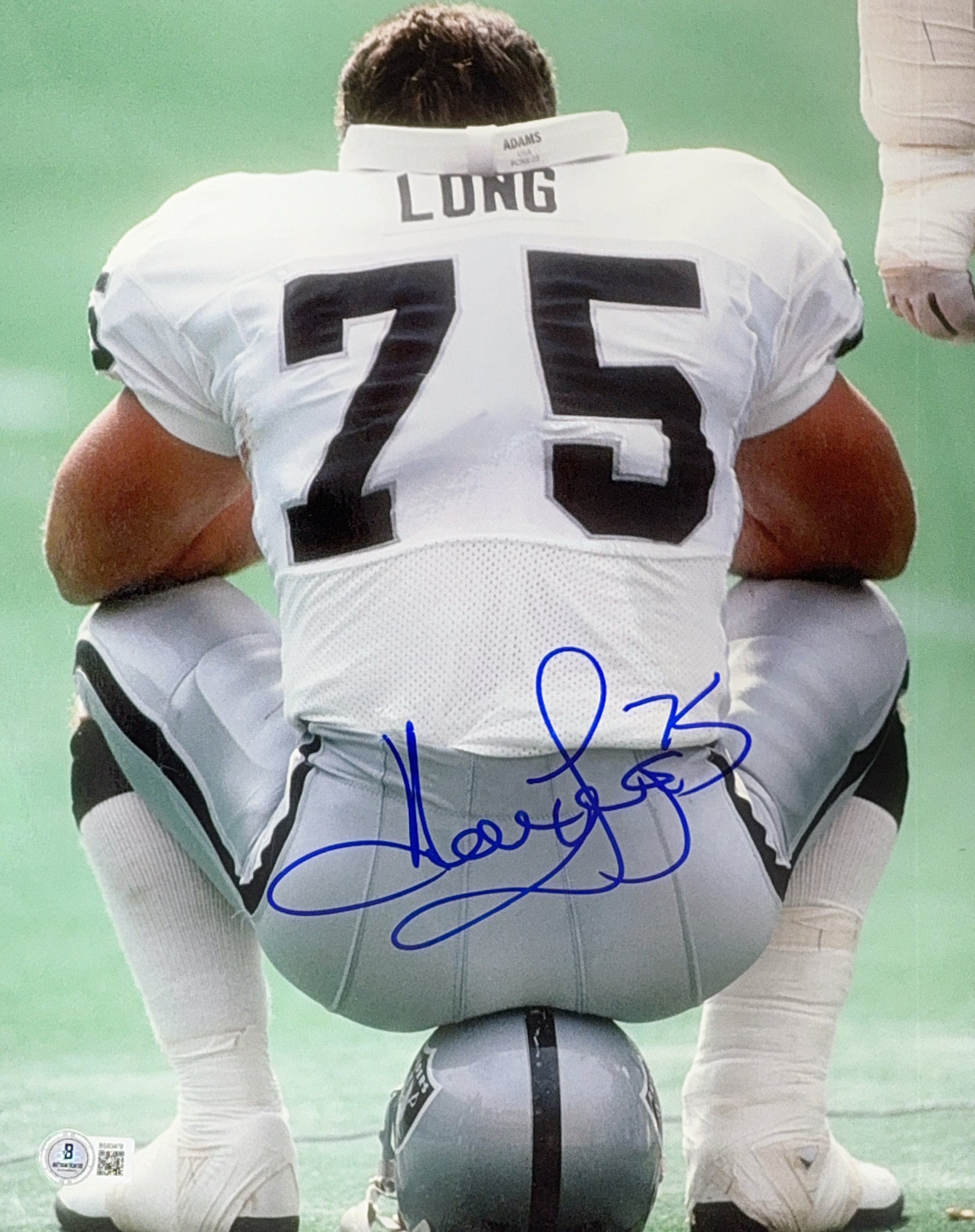 Howie Long Autographed Oakland Raiders Sitting On Helmet 11x14 Beckett