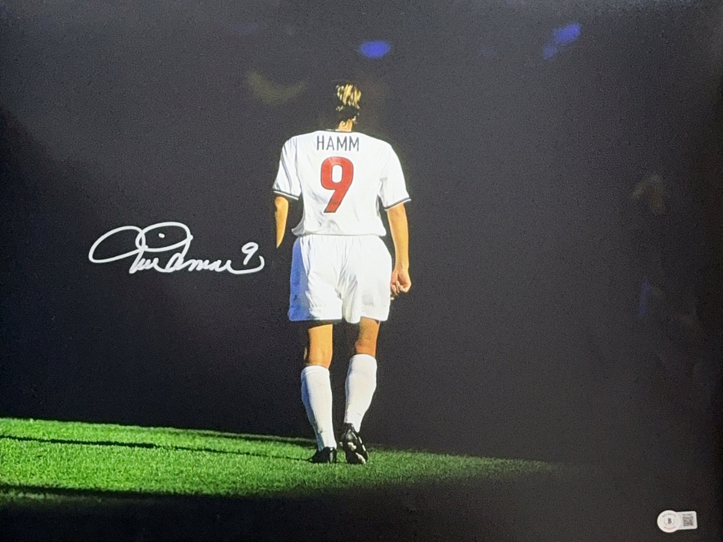 Mia Hamm Autographed Team USA Womens Soccer Spotlight 16x20 Beckett