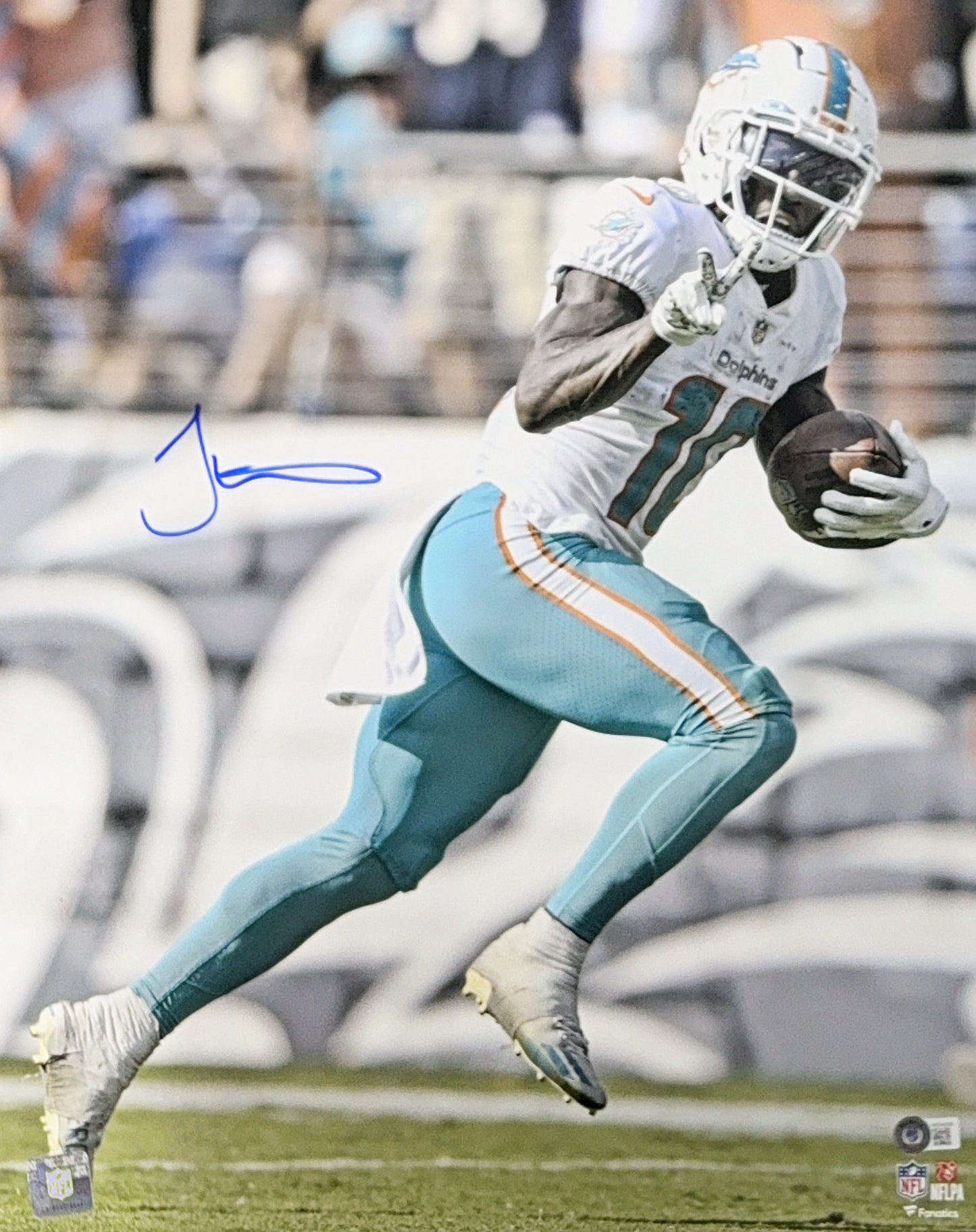 Tyreek Hill Autographed Miami Dolphins Peace Sign 16x20 Beckett