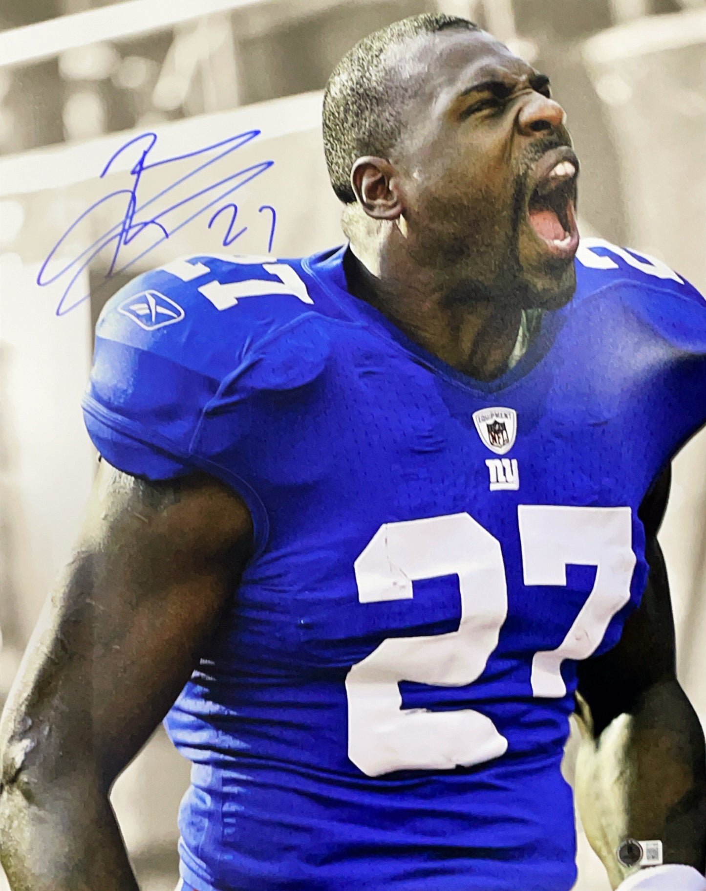 Brandon Jacobs Autographed New York Giants Vertical Scream 16x20 Photo Beckett BAS