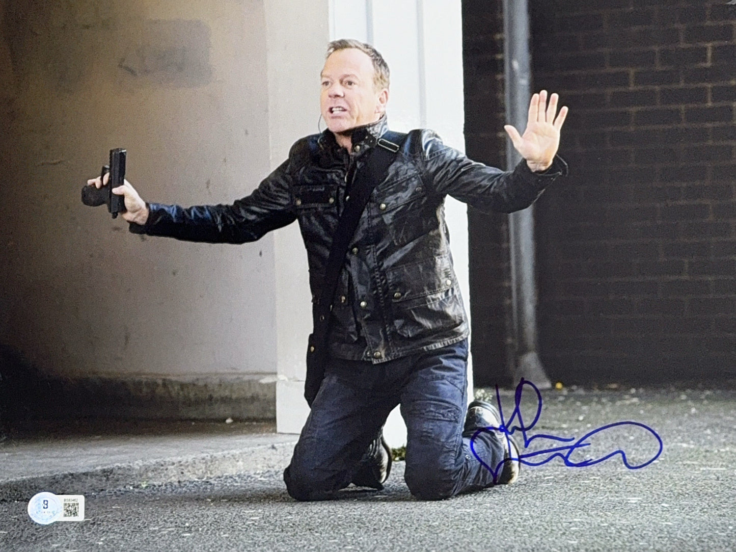 Keifer Sutherland Autographed 24 Surrendering 11x14 Beckett