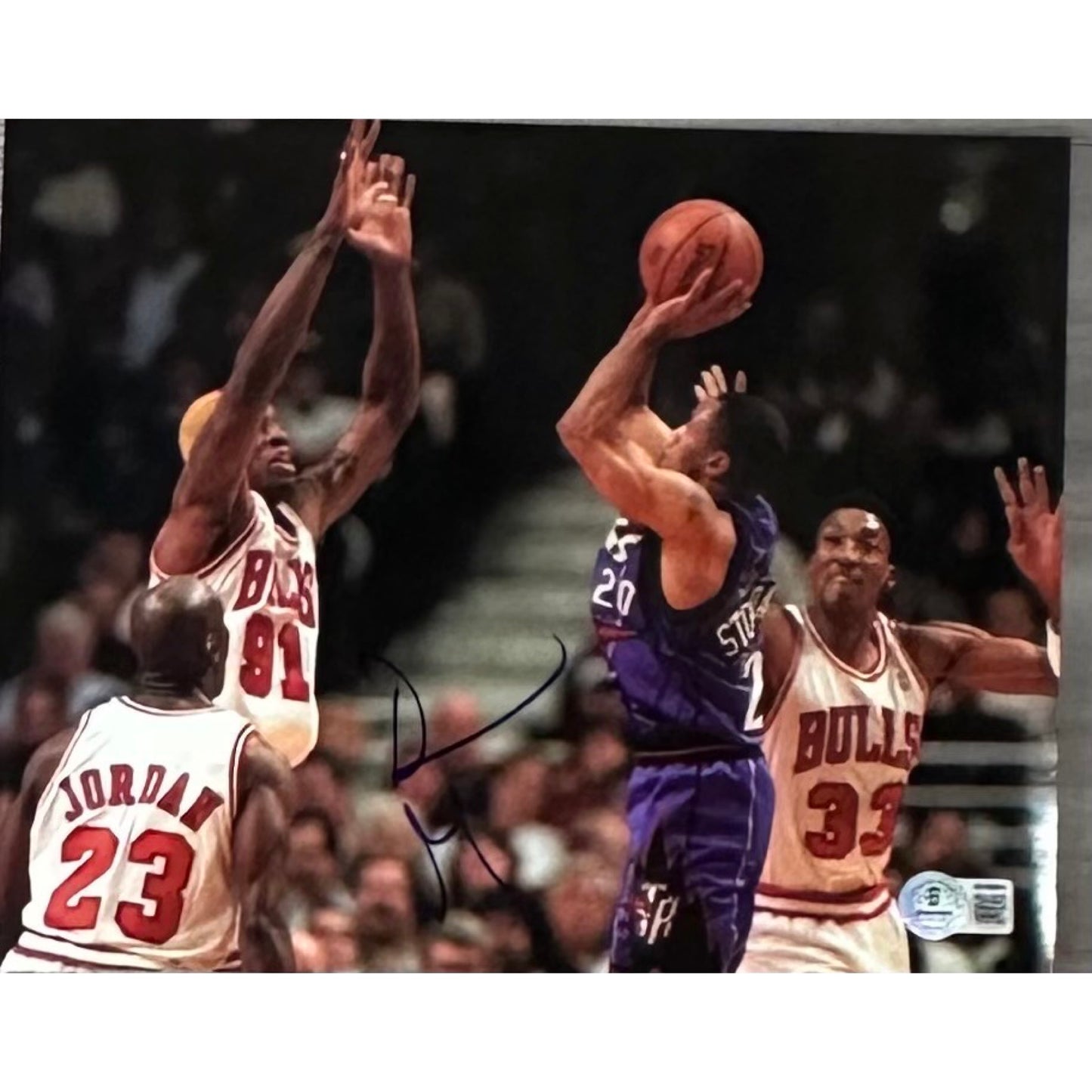 Damon Stoudamire Raptors 8x10 Shooting Over Rodman Beckett BAS
