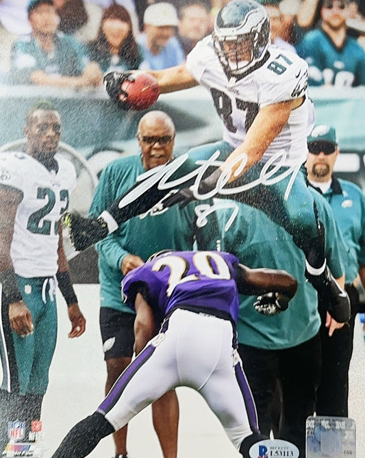 Brent Celek Autographed Philadelphia Eagles Vertical Hurdle 8x10 Beckett