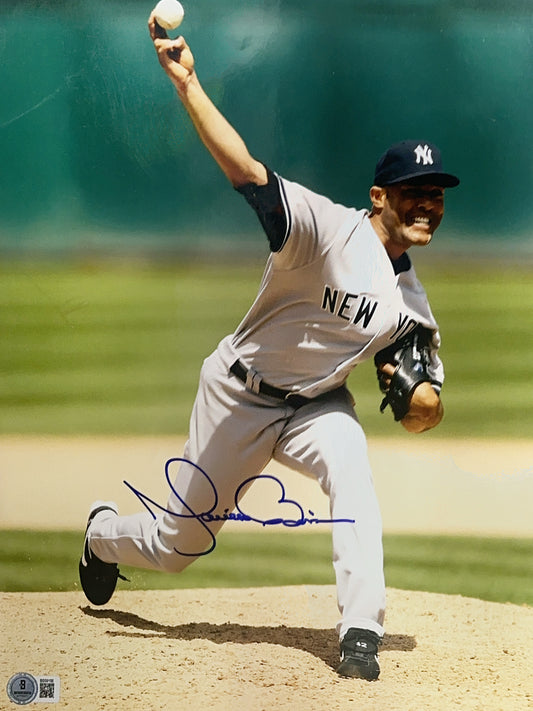 Mariano Rivera Autographed New York Yankees Throw 11x14 Photo Signed Beckett BAS COA