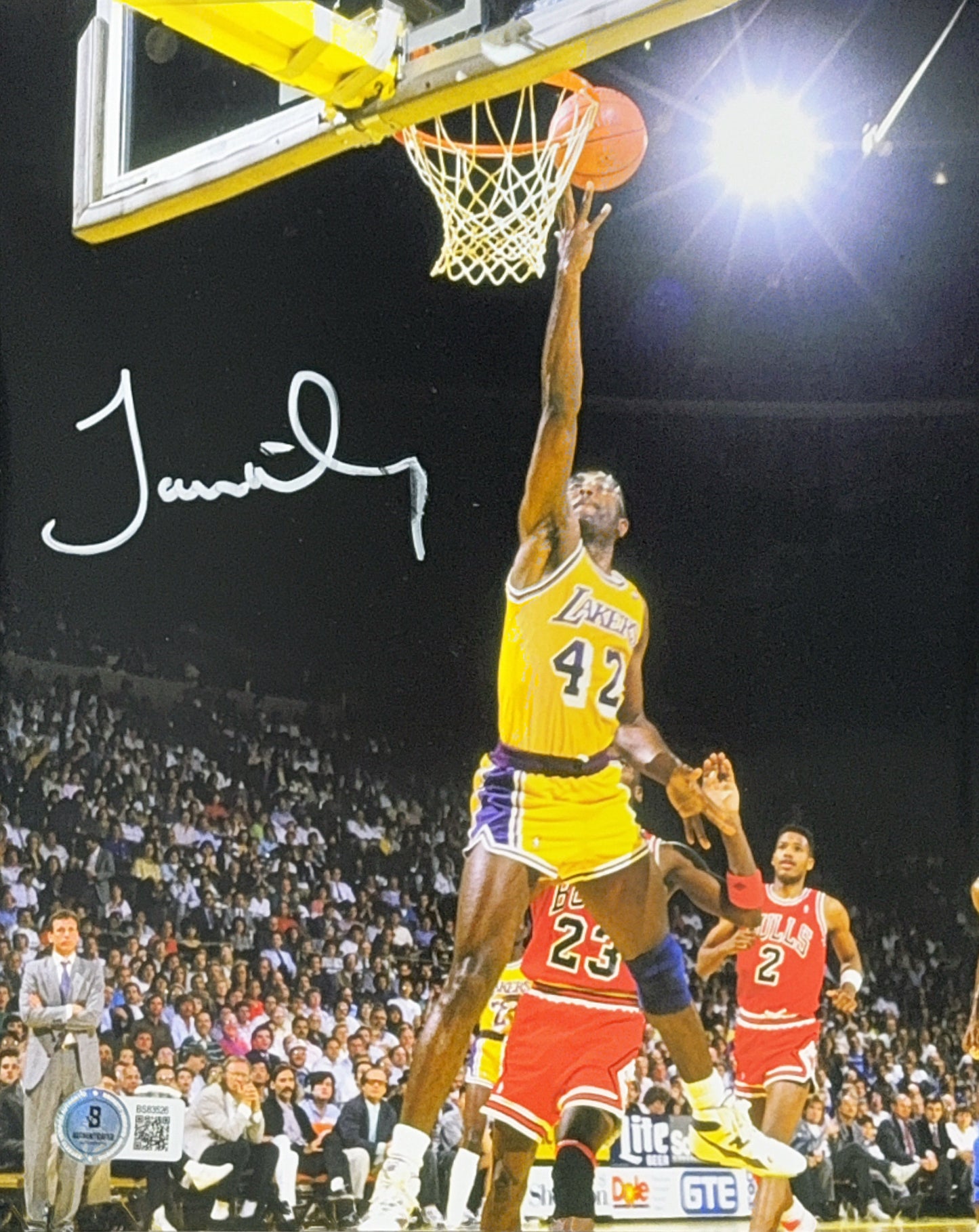 James Worthy Autographed Los Angeles Lakers Layup 8x10 Beckett