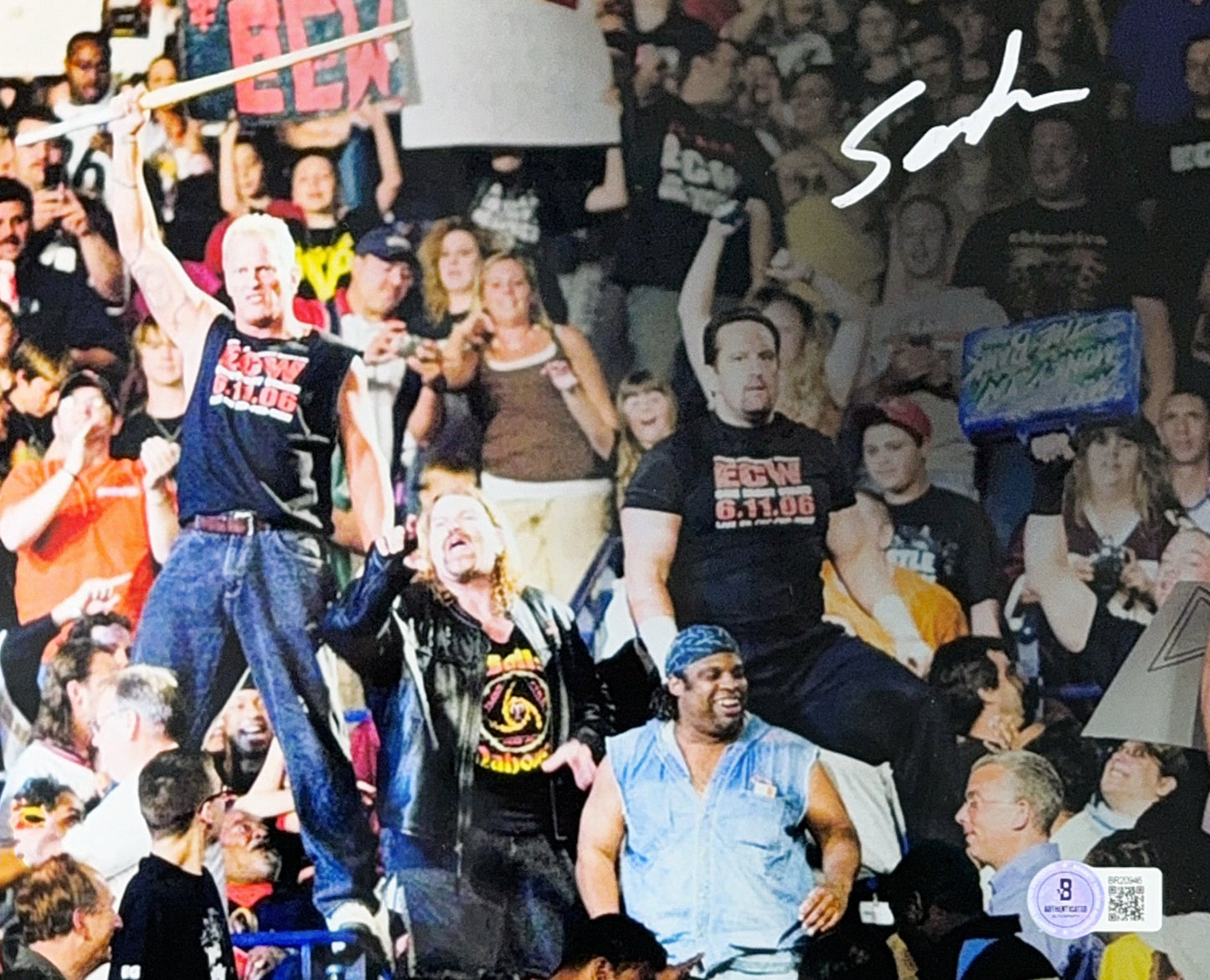 The Sandman Autographed In The Crowd 8x10 Beckett