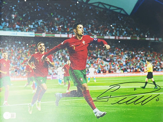 Cristiano Ronaldo Autographed Portugal 11x14 Photo Beckett