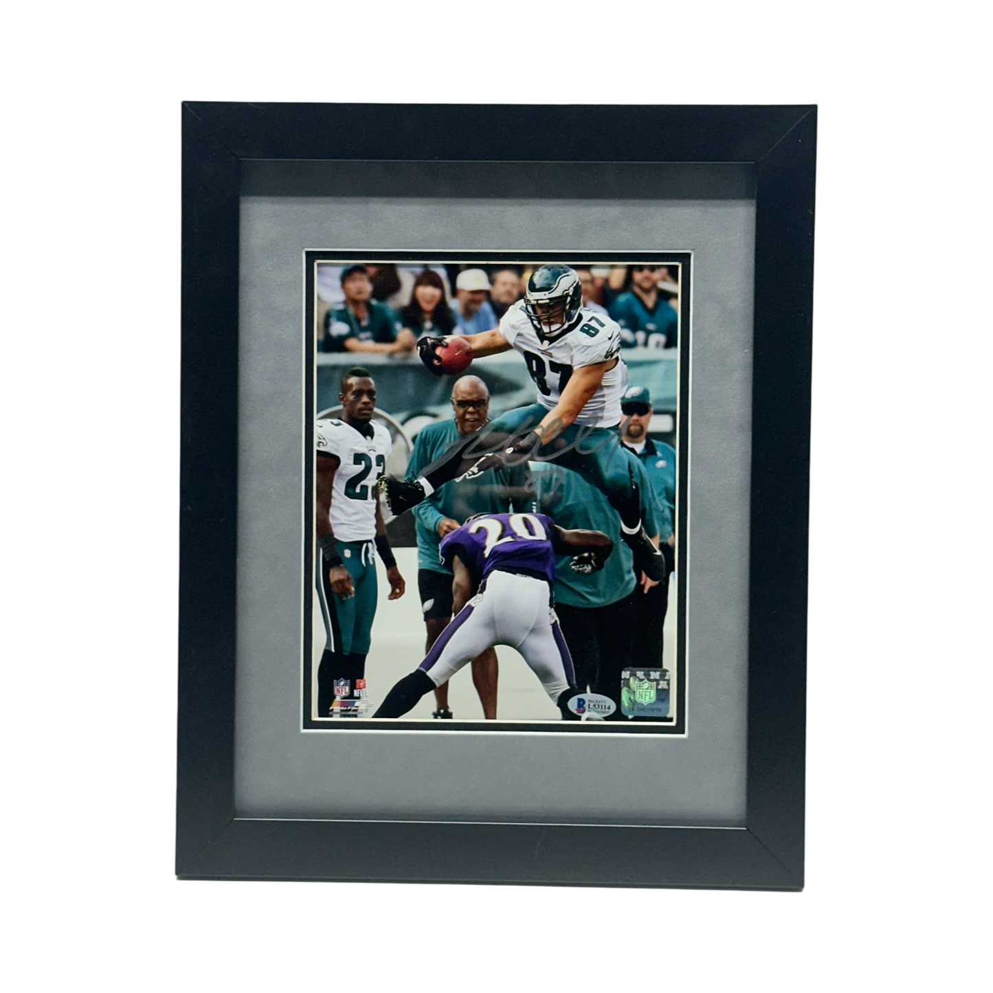 Brent Celek Autographed Philadelphia Eagles Vertical Hurdle 8x10 Beckett - Framed