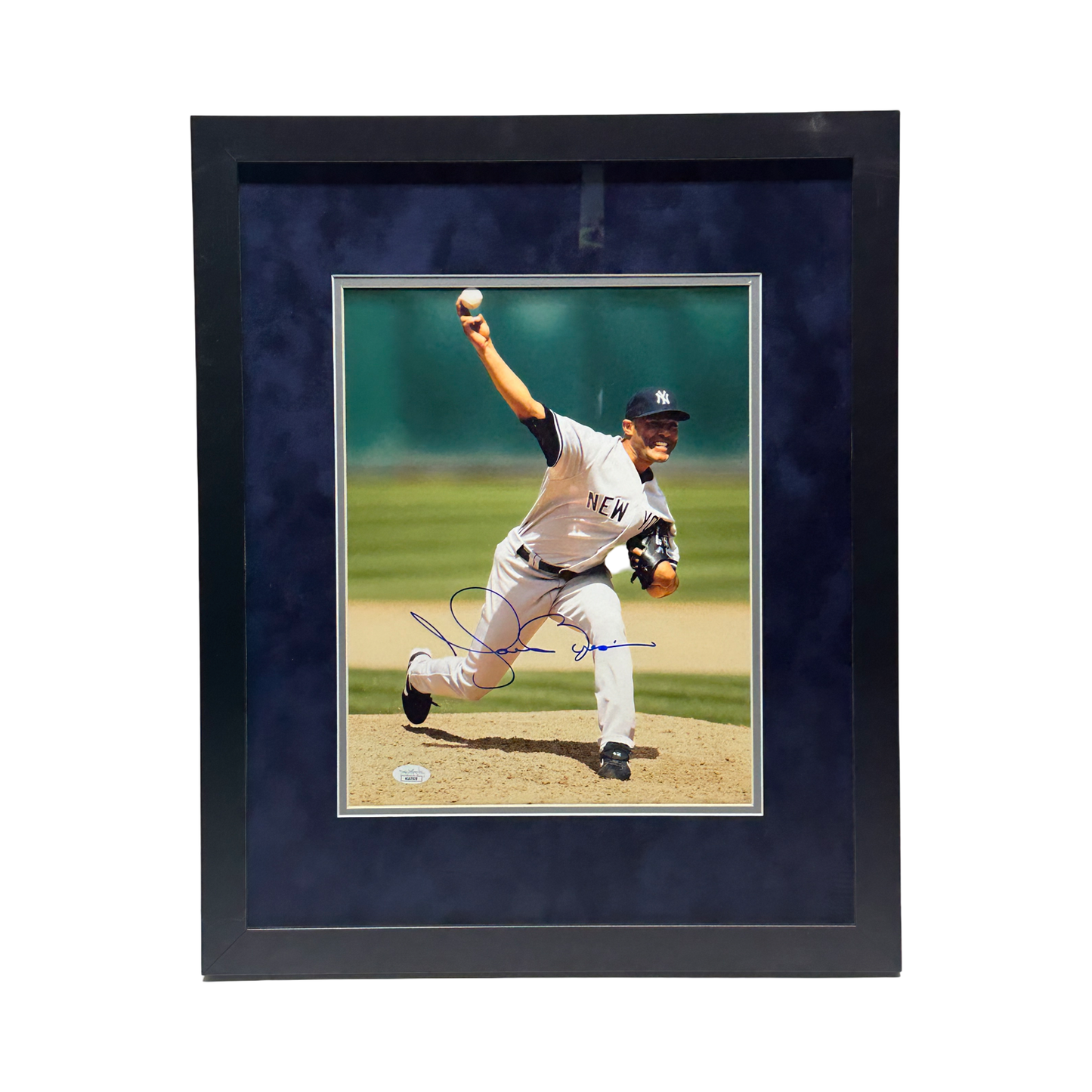 Mariano Rivera Autographed New York Yankees Throwing 11x14 JSA - Framed