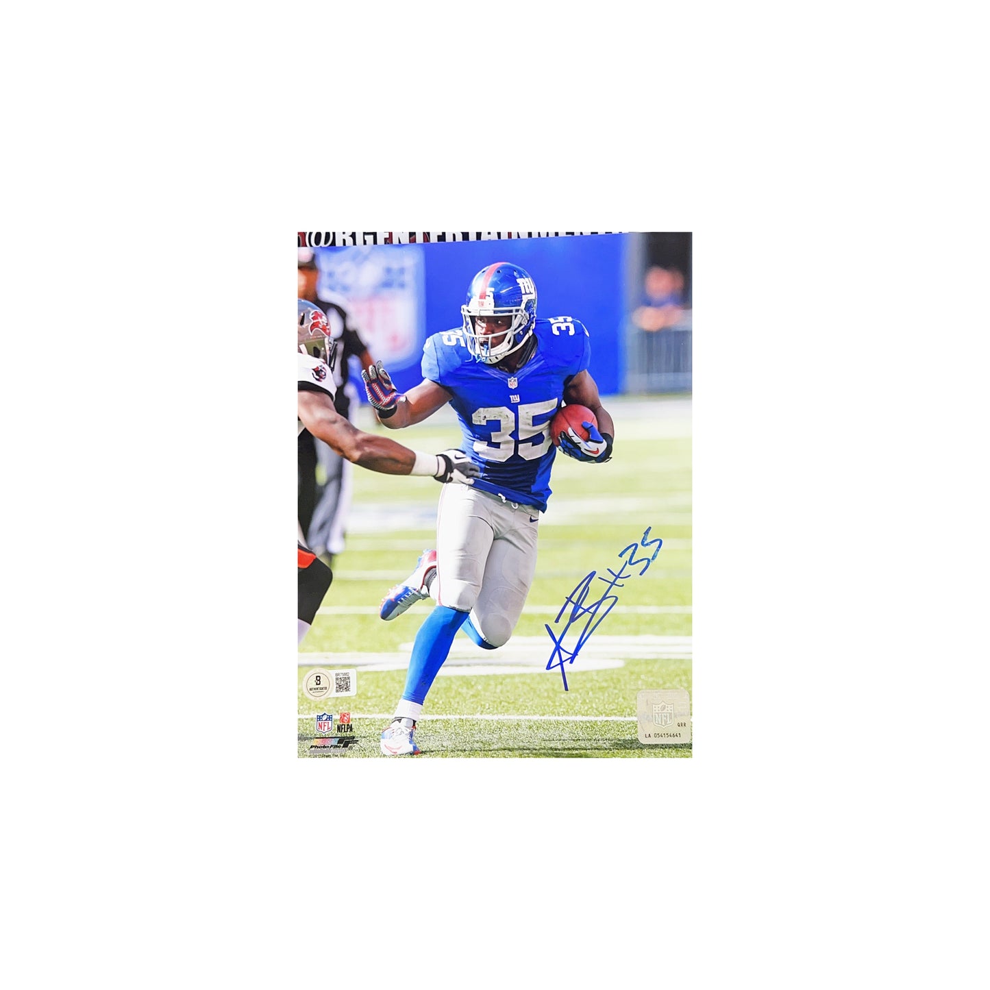 Andre Brown Autographed New York Giants Stiff Arm vs. Buccaneers 8x10 Beckett