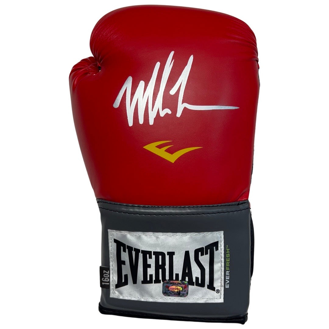 Gant de boxe Everlast rouge signé par Mike Tyson et Evander Holyfield | LCS Gant de boxe Everlast rouge signé par Mike Tyson et Evander Holyfield | LCS