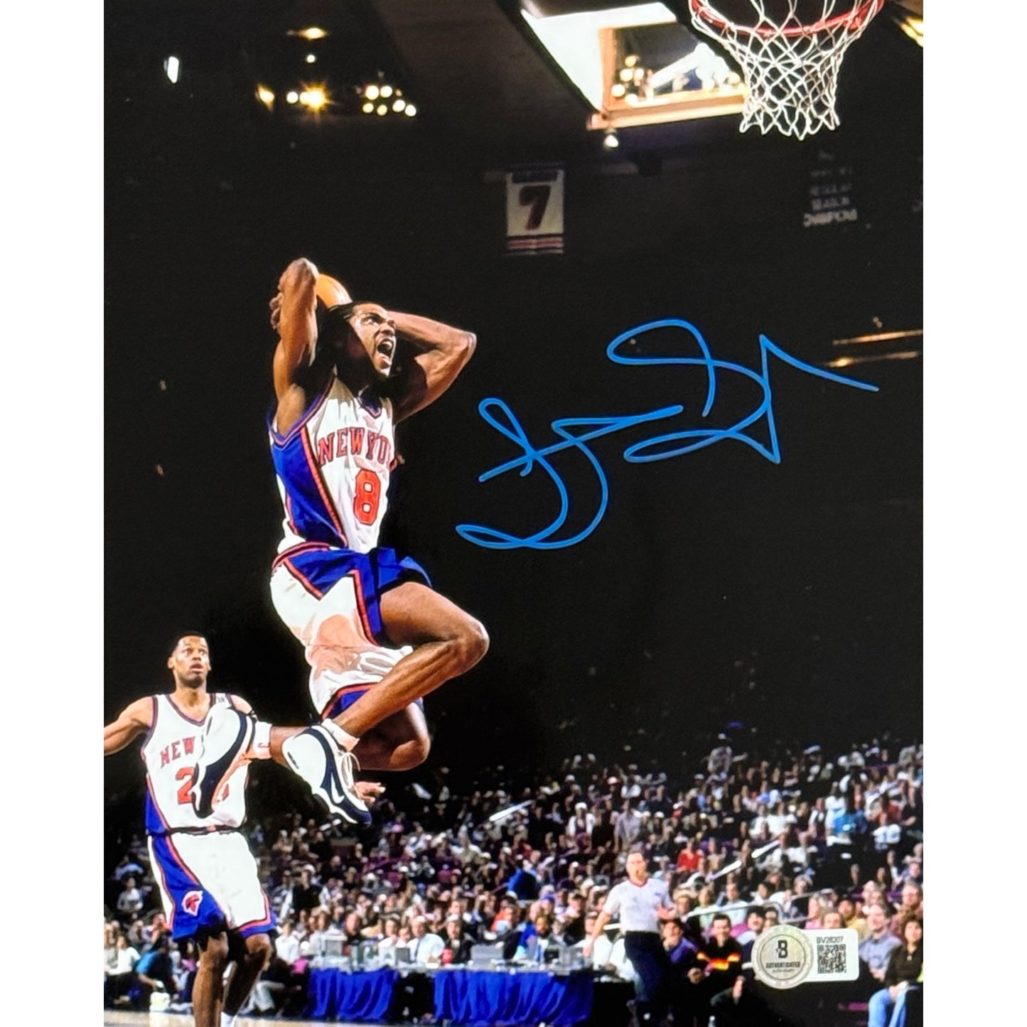 Latrell Sprewell New York Knicks Hammer Dunk White Jersey Blue Ink 8x10 Beckett BAS