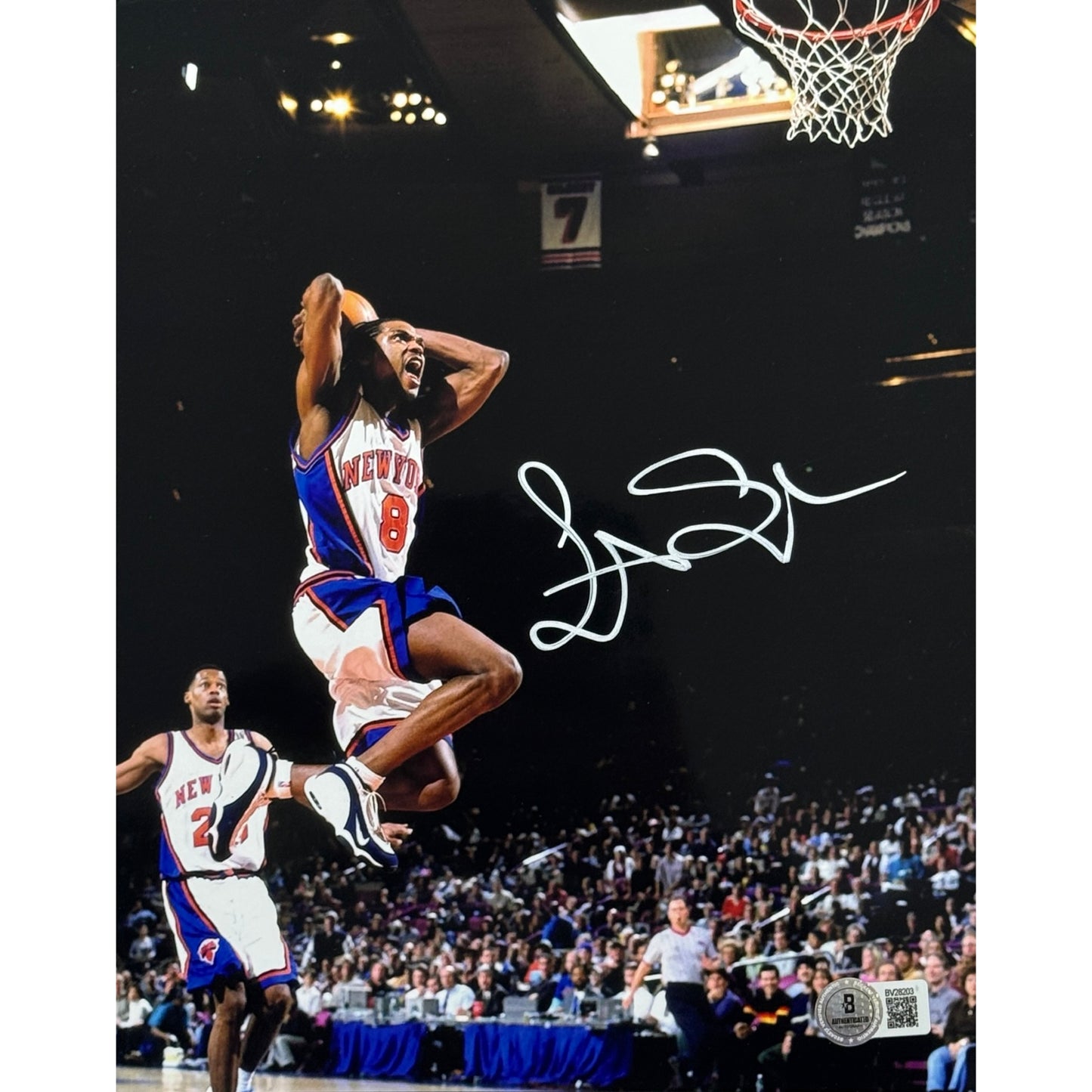 Latrell Sprewell New York Knicks Hammer Dunk White Jersey 8x10 Beckett BAS